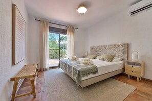 5 bedrooms, WiFi, bed sheets, wheelchair access