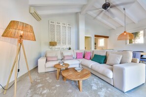 Smart TV, ping pong, books - Naranja - By Almarina Villas (JÁVEA)