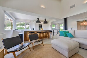 智能电视、乒乓球、书