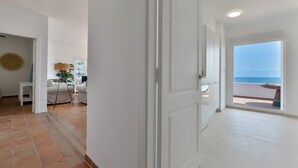 A spacious living area with a view of the sea through an open door. - Moraira Bay 6 - By Almarina Villas (MORAIRA)