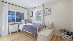 3 bedrooms, WiFi, bed sheets - Charming City Nest! (Orlando)