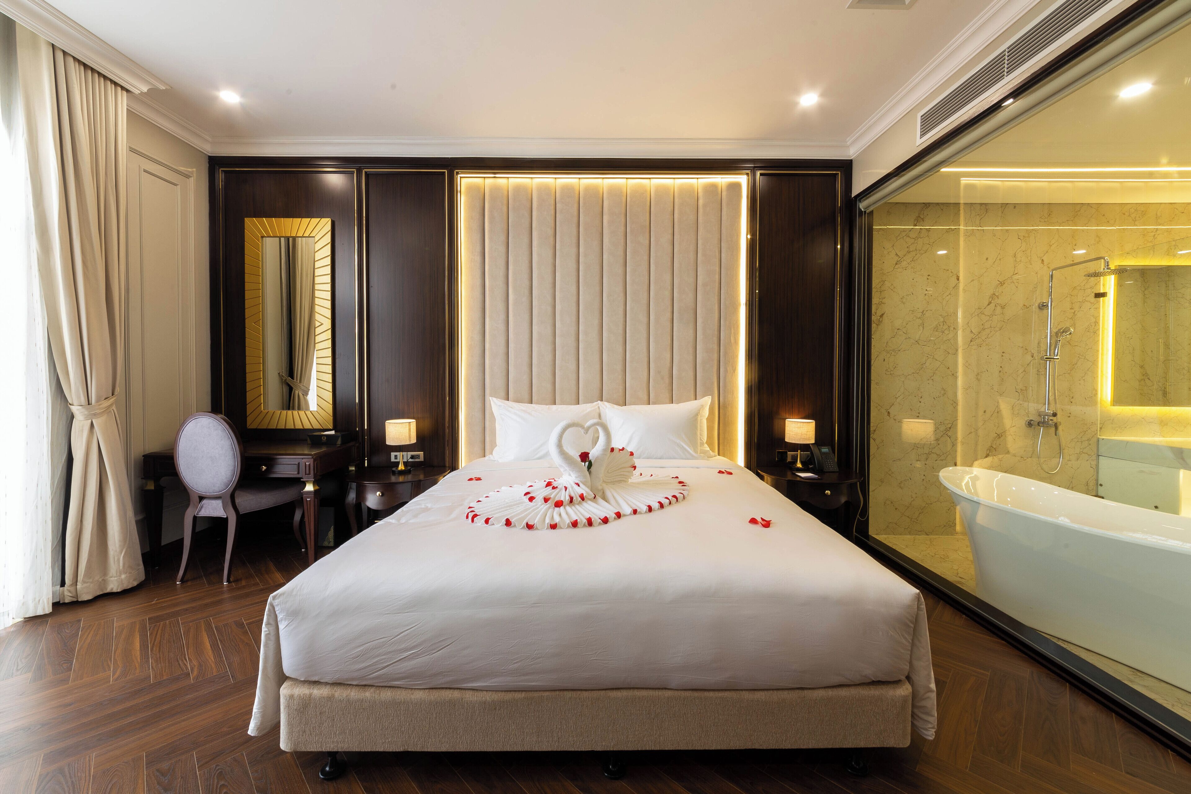 Minibar, escritorio, espacio para trabajar con un portátil