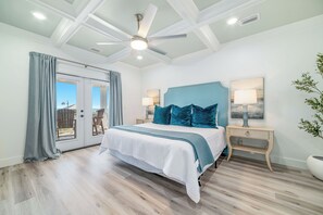 3 habitaciones, tabla de planchar con plancha y cuna de viaje