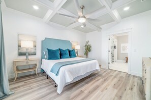 3 habitaciones, tabla de planchar con plancha y cuna de viaje 