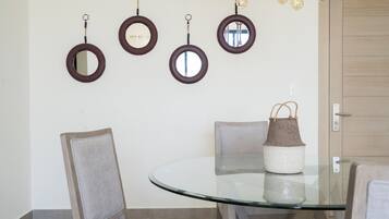 Comfort Condo, Private Bathroom, Courtyard View | Living area