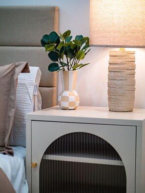 3 bedrooms, iron/ironing board, travel cot, free WiFi - Sauna | Luxurious Remodel | Sleeps 8 | Secluded (Warrensville Heights)