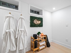 Interior - Sauna | Luxurious Remodel | Sleeps 8 | Secluded (Warrensville Heights)