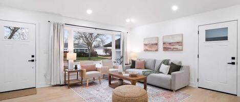 تلفزيون ذكي، ألعاب فيديو، مكتب