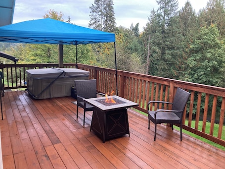 Terrace/patio. The Carpenter's Cottage- Serene; 2Bed, 1 bath, w/hot tub!