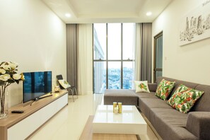 Luxury Apartment, 2 Bedrooms, City View | Living area