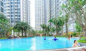 Pool - Refined Saigon - Vinhome Central Park (Ho Chi Minh City)
