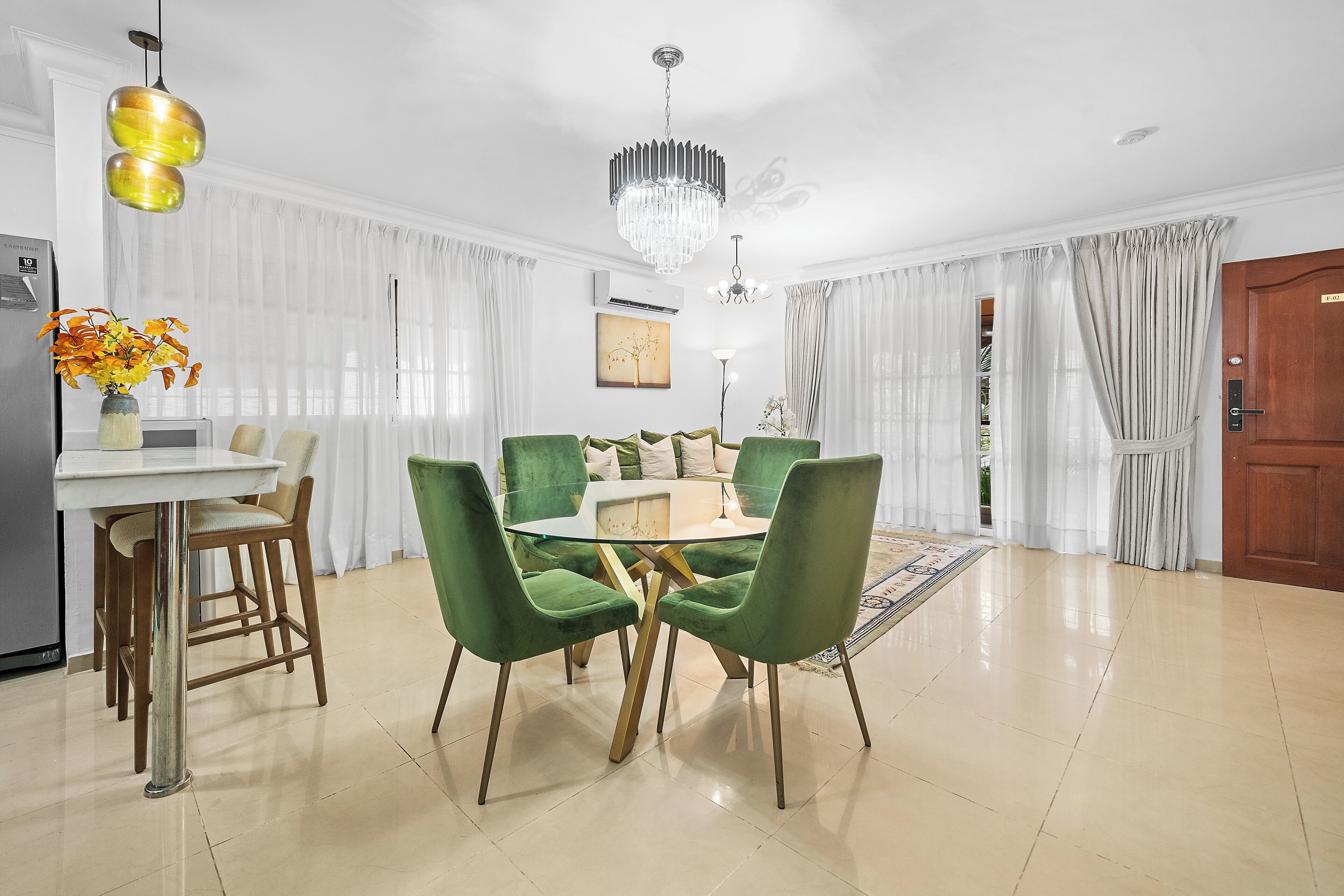 Comfort Condo, 2 Bedrooms, Courtyard View, Tower | Living area