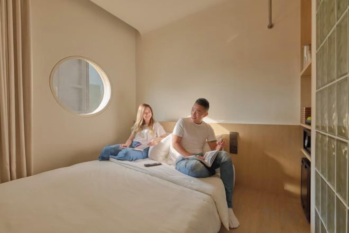 In-room safe, free WiFi, bed sheets