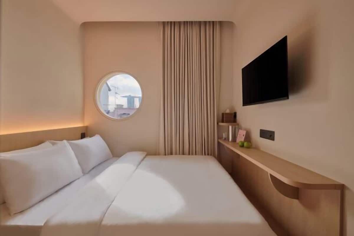 In-room safe, free WiFi, bed sheets