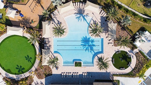 Shoreline Sanctuary – Pool • Beach• Downtown• Pickle ball• Putting Green