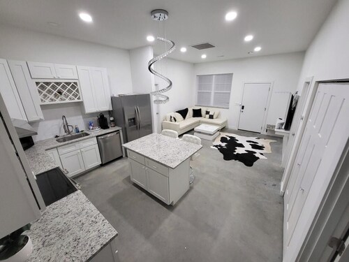 Modern Newly built 2-bedroom house minutes from downtown Park
Hills