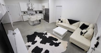 Modern Newly built 2-bedroom house minutes from downtown Park
Hills