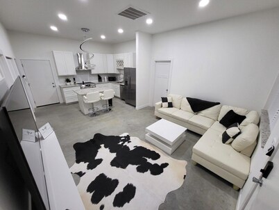 Modern Newly built 2-bedroom house minutes from downtown Park
Hills