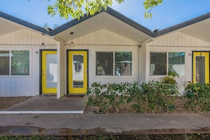 Exterior detail - Tempe Cottage - ASU - Pets OK - 2 Free Bikes! (Tempe)
