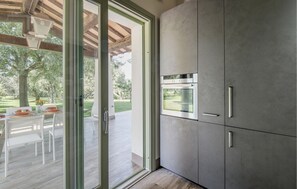 Fridge, microwave, dishwasher, cookware/dishes/utensils