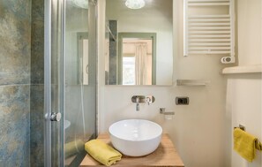 Douche, sèche-cheveux