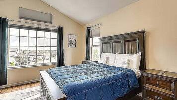 4 bedrooms, WiFi, bed sheets