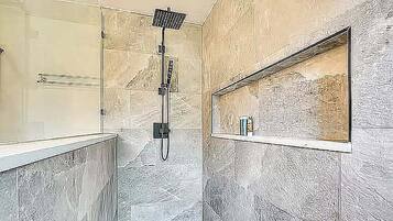 Handtücher, Seife, Toilettenpapier