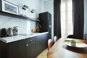 Apartment | Private kitchen - Splendid Apartment Champ de Mars - Eiffel Tower (Paris)