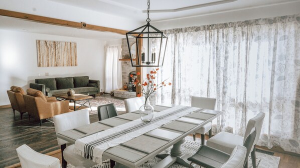 Dining - ClubDivot - A Modern Farm Style Home with Pool and Backyard Bar (Vineland)