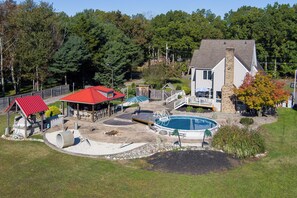 Exterior - ClubDivot - A Modern Farm Style Home with Pool and Backyard Bar (Vineland)