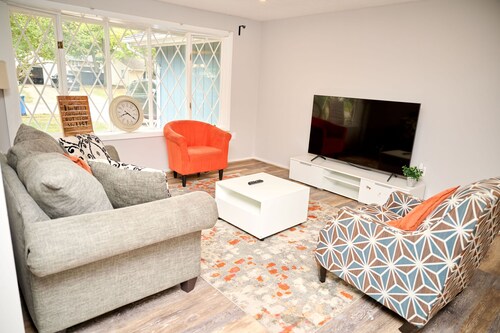 Cozy 4-bedroom bungalow with AC, fitness room near DC