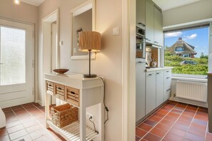 Unclassified image, 5 of 22, button