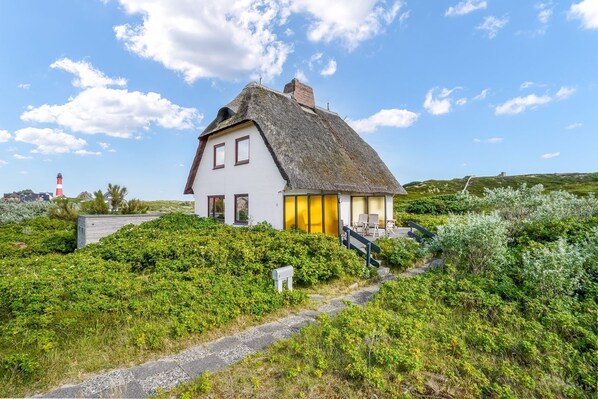 Unclassified image, 1 of 22, button