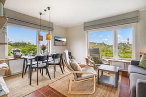 Unclassified image, 2 of 22, button