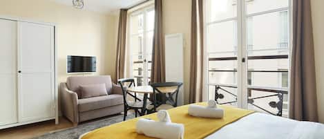 Apartment | Laptop workspace, iron/ironing board, bed sheets
