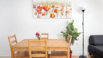 Comfort Apartment, 1 Queen Bed with Sofa bed, Non Smoking, Kitchen | Dining room