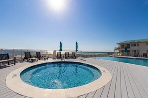 Community hot tub - Fishing Rodeo Getaway, Private Pool, Private Beach Access (Destin)