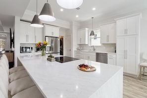 Fridge, microwave, oven, stovetop - Exclusive Gulf-Front Estate w/ Private Beach Access (Destin)
