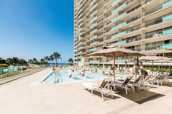 Pool - This apartment is a 1 bedroom(s), 1 bathrooms, located in Honolulu, HI. (Honolulu)