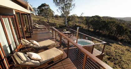 Luxury Lodge near Blue Mountains, Stunning, Spacious, mountain and river access