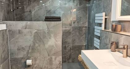 Am Waldrand by Interhome