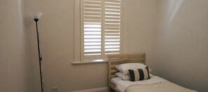 2 bedrooms, iron/ironing board, bed sheets