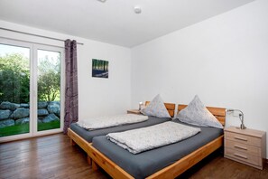 2 bedrooms, free WiFi, bed sheets, wheelchair access
