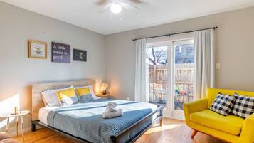 6 bedrooms, desk, iron/ironing board, travel cot