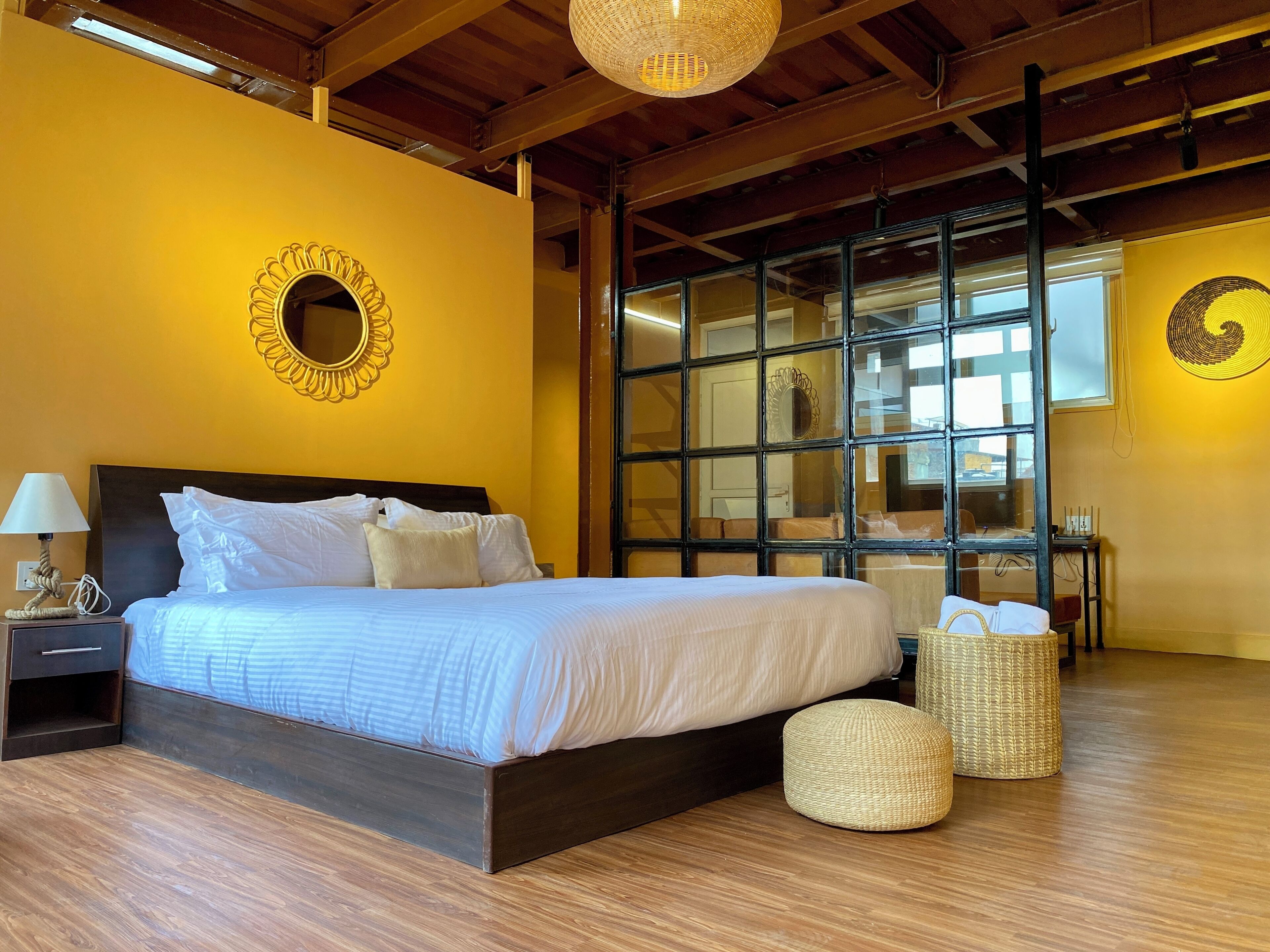 5 bedrooms, iron/ironing board, WiFi, bed sheets