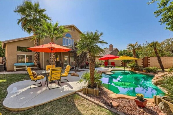 Pool - 5 BD/ 3 Ba home for 10. (Peoria)