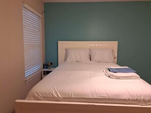 4 bedrooms, WiFi, bed sheets