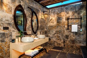 Pool Villa 4-Bedroom with Children Themed Room - Check-in After 02:30 PM | Bathroom | Bathtub, free toiletries, hair dryer, bathrobes