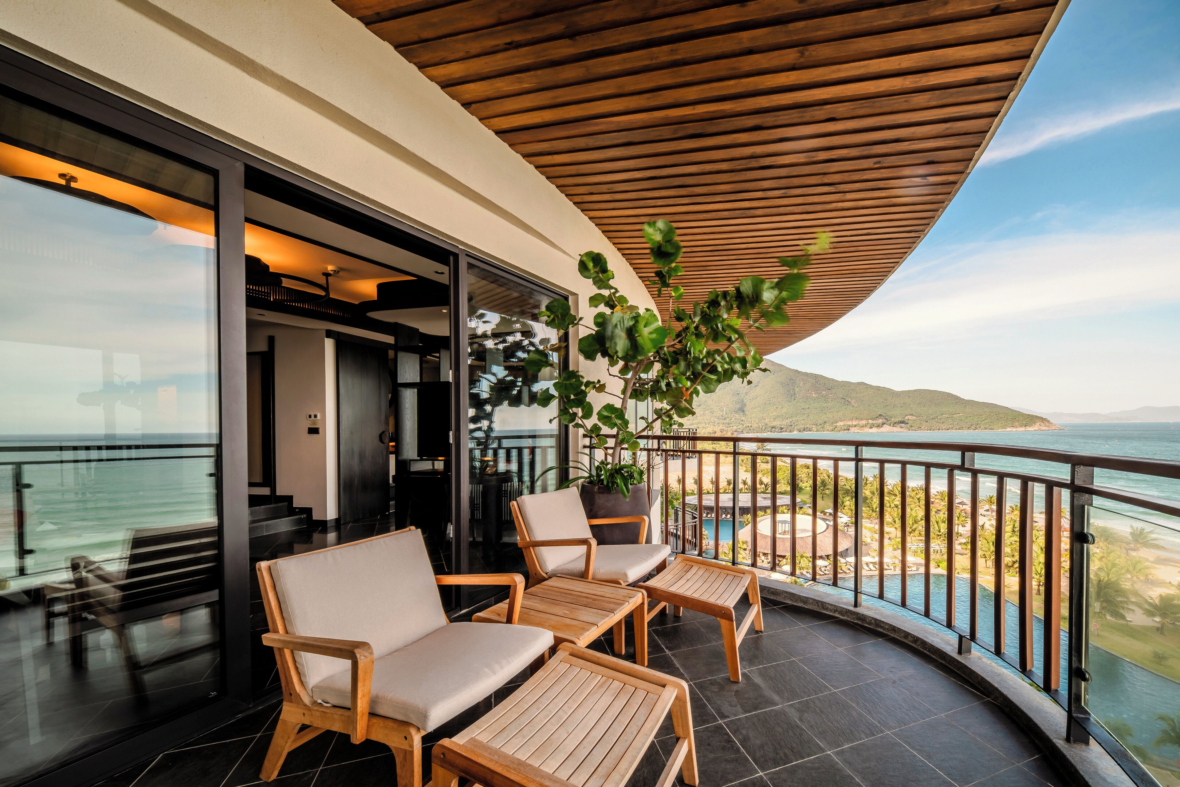 Suite Sea View with Children Themed Room | Coin séjour | Télévision LCD