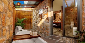 Villa, 3 Bedrooms, Private Pool (Children Themed, Check-in 02:30 PM) | Bilik Mandi | Tab mandi, kelengkapan dandanan diri percuma, pengering rambut 